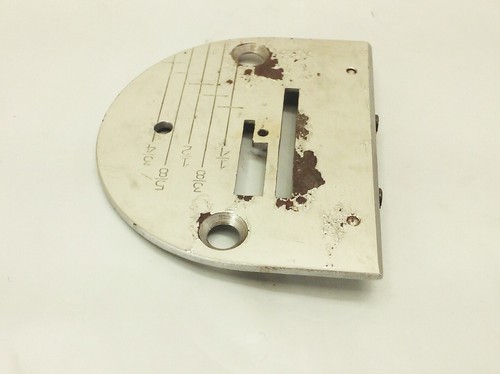 Vtg 1952 Singer featherweight 221 sewing machine Graduated Needle Plate 45921 - Picture 4 of 13