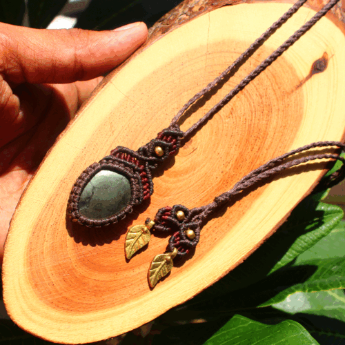 Collana artigianale pietra preziosa Reiki ciondolo boho macramè pirite dorata naturale - Foto 16 di 17