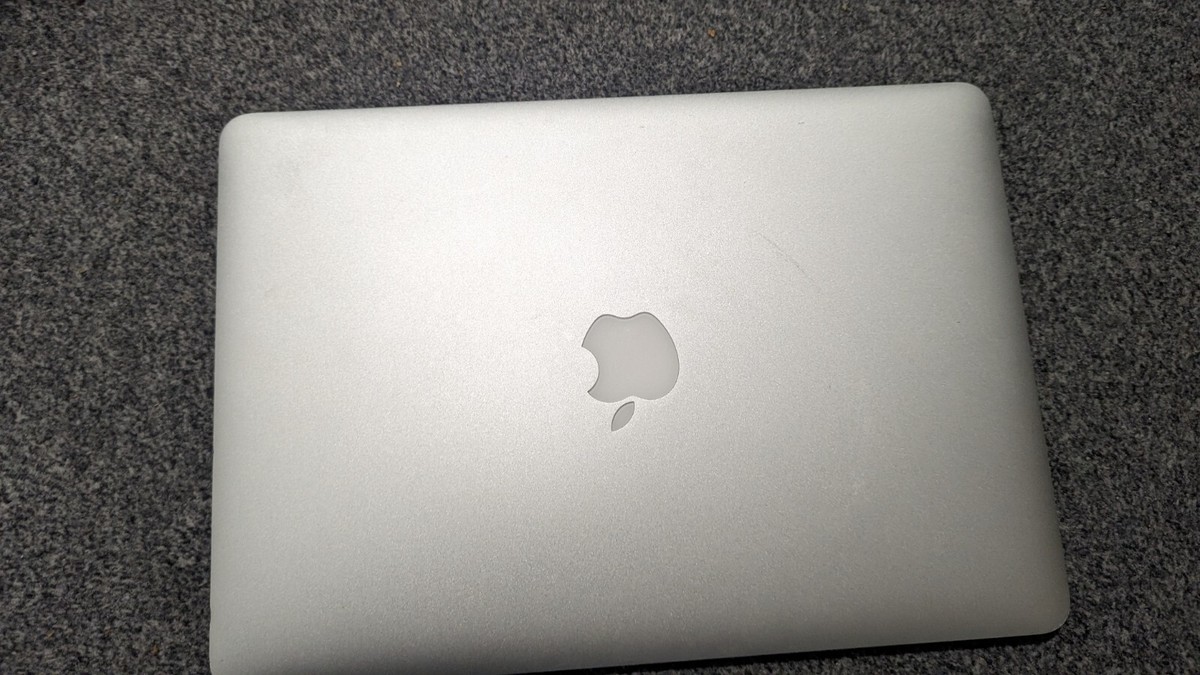 Apple Macbook Air (256GB SSD, Intel Core i5-5250U, 1.60GHz, 4GB