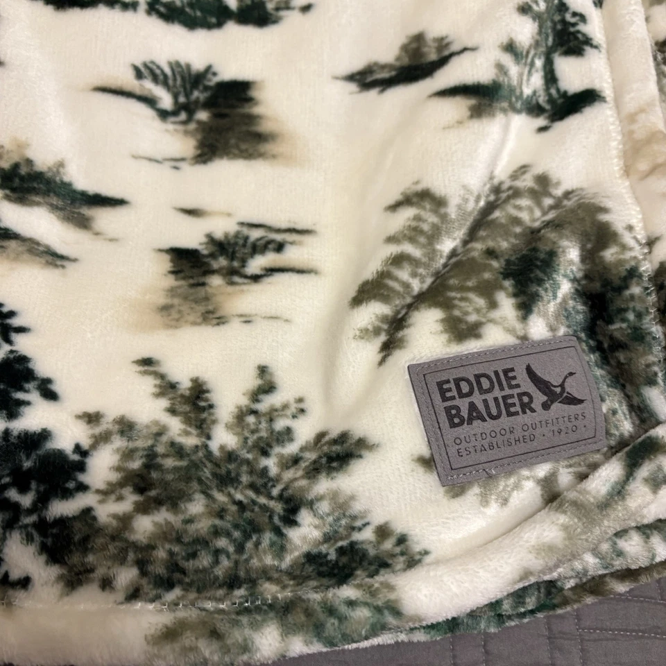 Manta de felpa ultra suave Eddie Bauer Home, bosque y árboles Foto 4 de 4