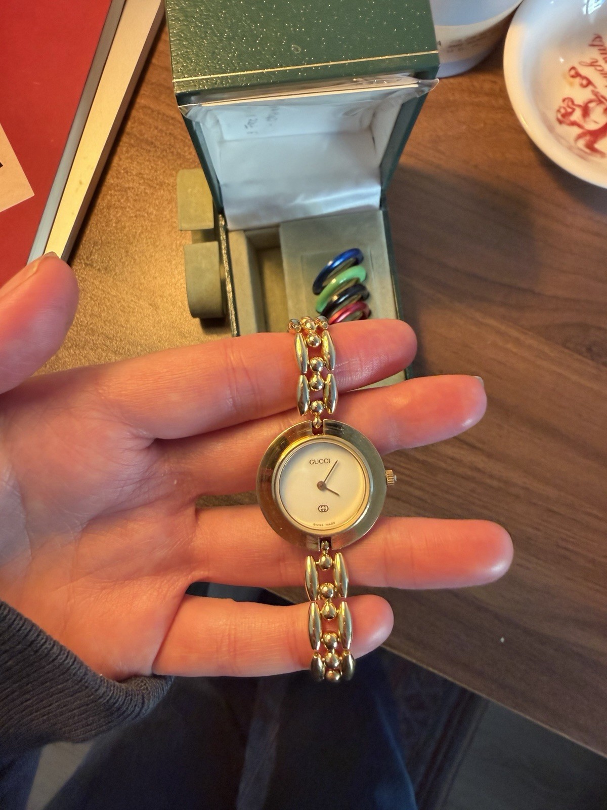 Authentic Gucci Watch with 8 Interchangeable Beze… - image 2