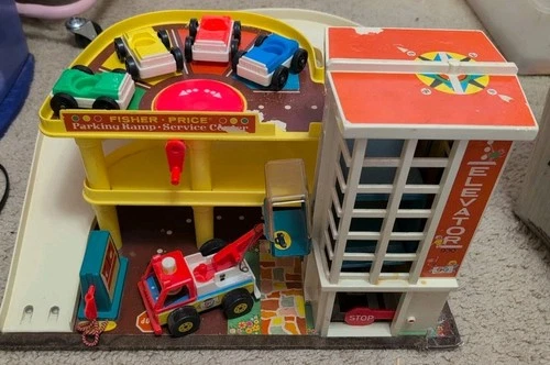 Vintage Fisher Price Little People Garage WORKS With 4 Cars, Tow Truck,Lift
