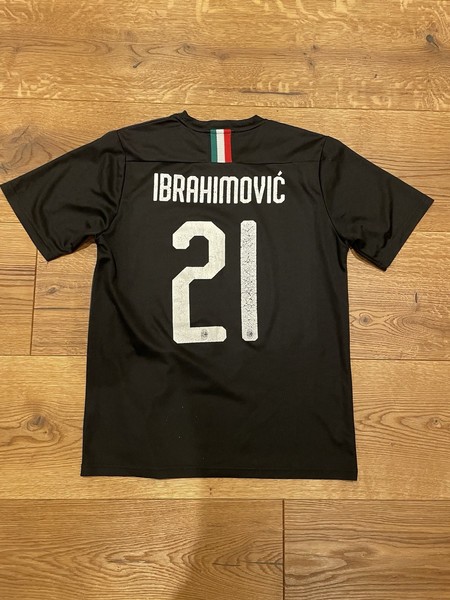 AC Milan Ibrahimović Jersey – Size S