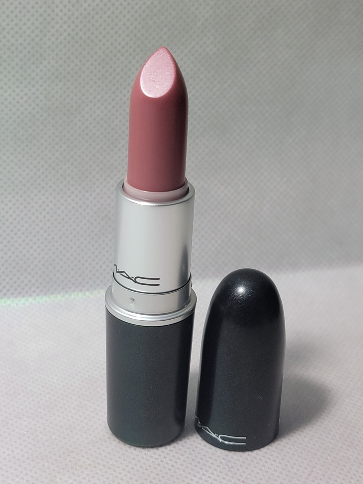 MAC Cosmetics Satin Lipstick - BRAVE - light / medium pink 3 g / 0.1 oz-image