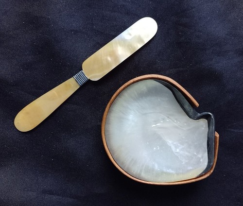 Vintage Caviar Plate Genuine Mother of Pearl Shell Knife & Teak Wood Dish 6# - 第 1/8 張圖片