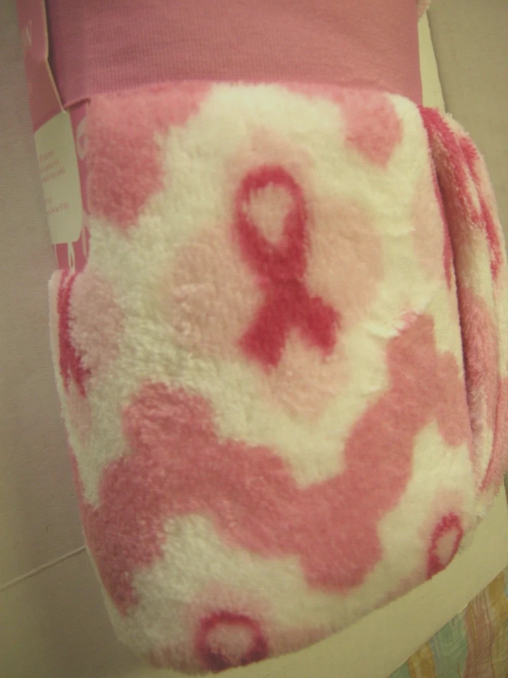 Lanzamiento de felpa para cáncer de mama de Northpoint Trading, 50" x 60", rosa y blanco, nuevo Foto 2 de 2