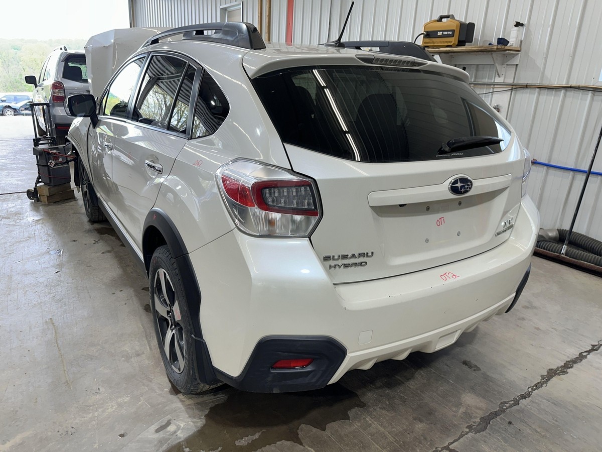 13-17 SUBARU XV CROSSTREK REAR BUMPER COVER SATIN WHITE PEARL 37J