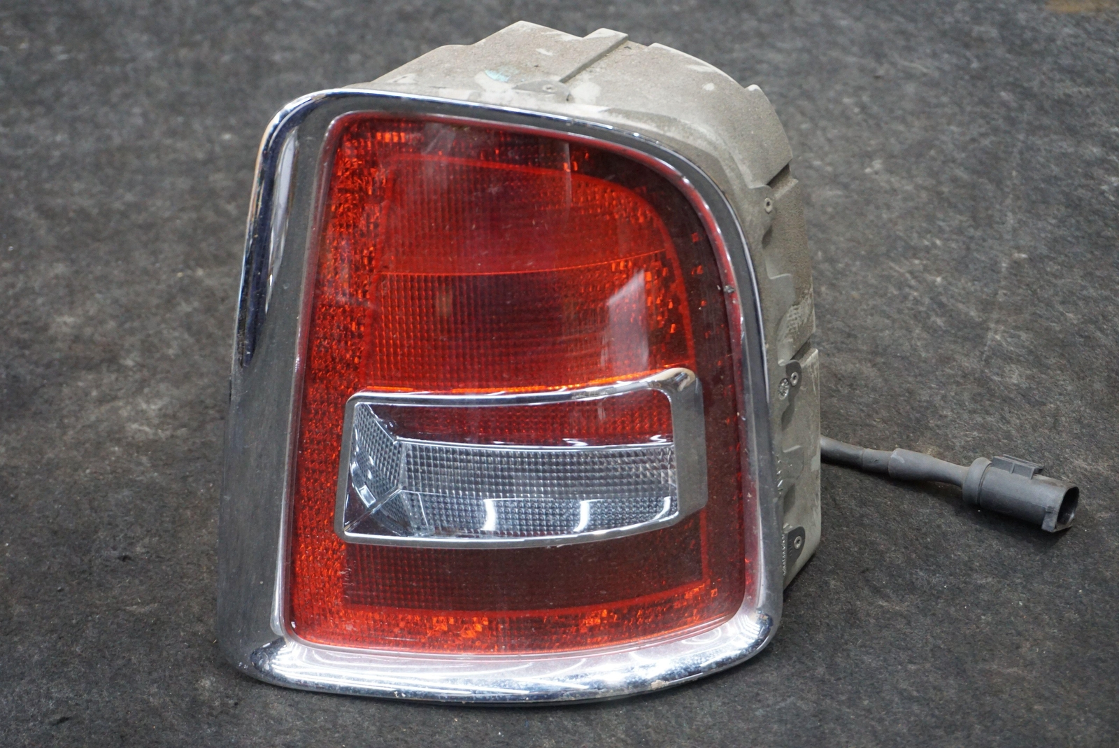 Rear Right Tail Light Lamp Assembly 63210304318 OEM Rolls Royce Phantom 2004