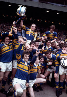 The Leeds rugby league team with the Challenge Cup after their vic- Old Photo 1