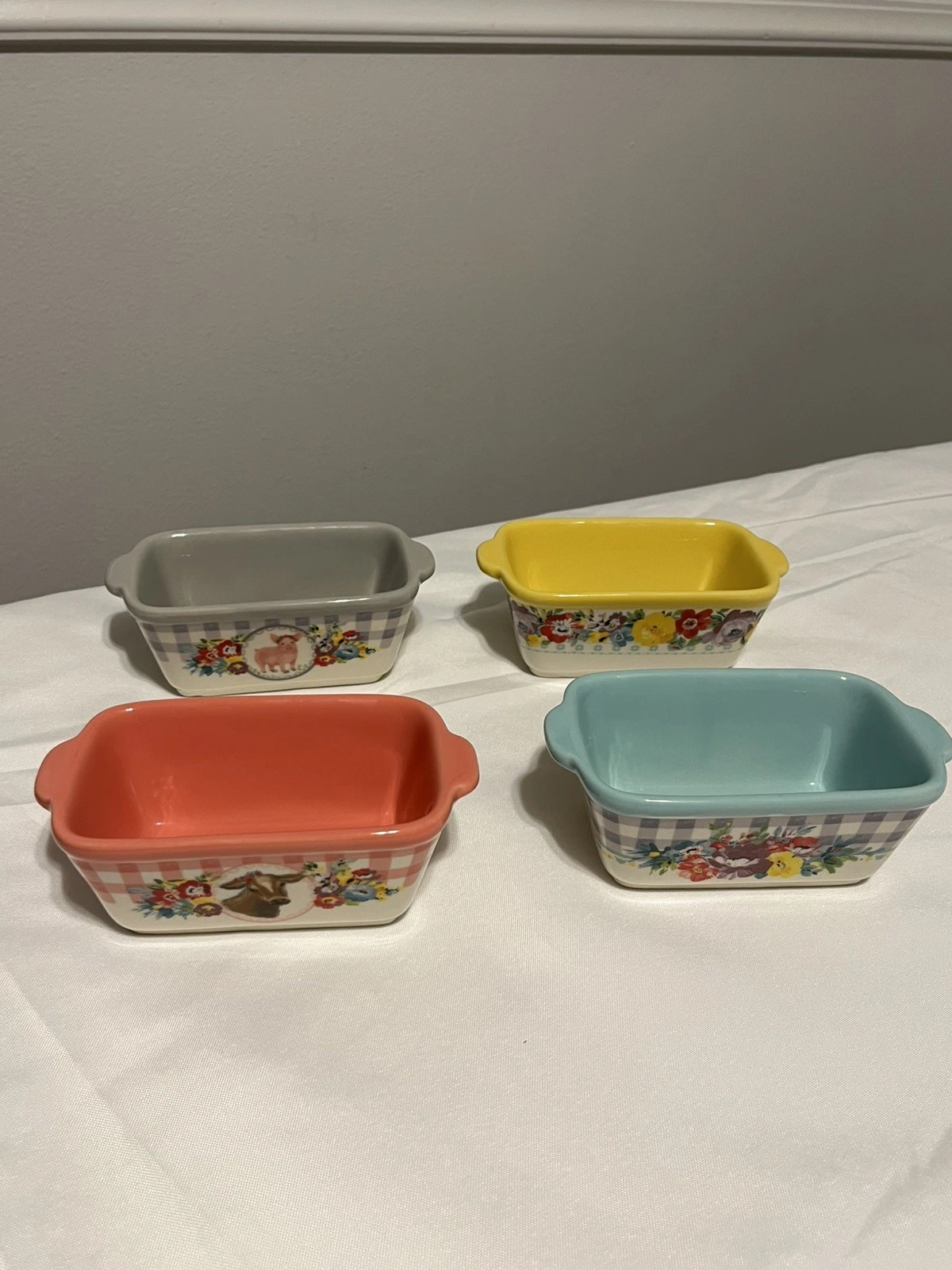 Pioneer Woman Mini Loaf Pan Sweet Romamce Floral Stoneware Ceramic 4pc Set 14oz
Opens in a new windo