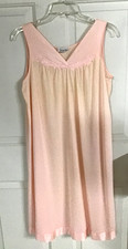 Vanity Fair Vintage Nylon Embroidered Floral V-Neck Peach Ombre Small Night Gown