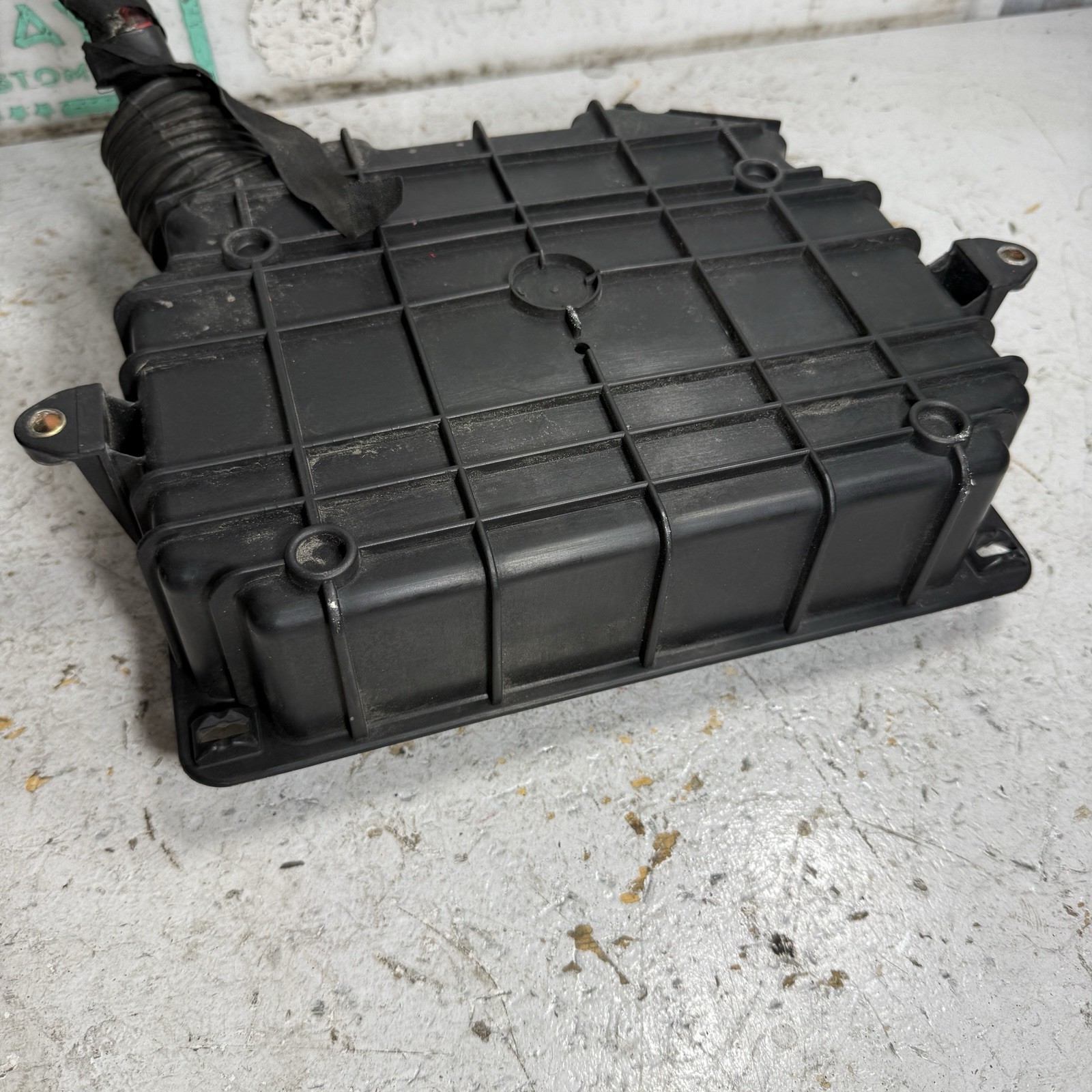 04-08 Maserati Quattroporte Engine Bay Fuse Box Block Panel M139