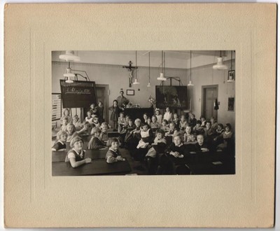 Fotografie Alois Gumberger sen., München, Blick in eine christliche 2. Schulkla 