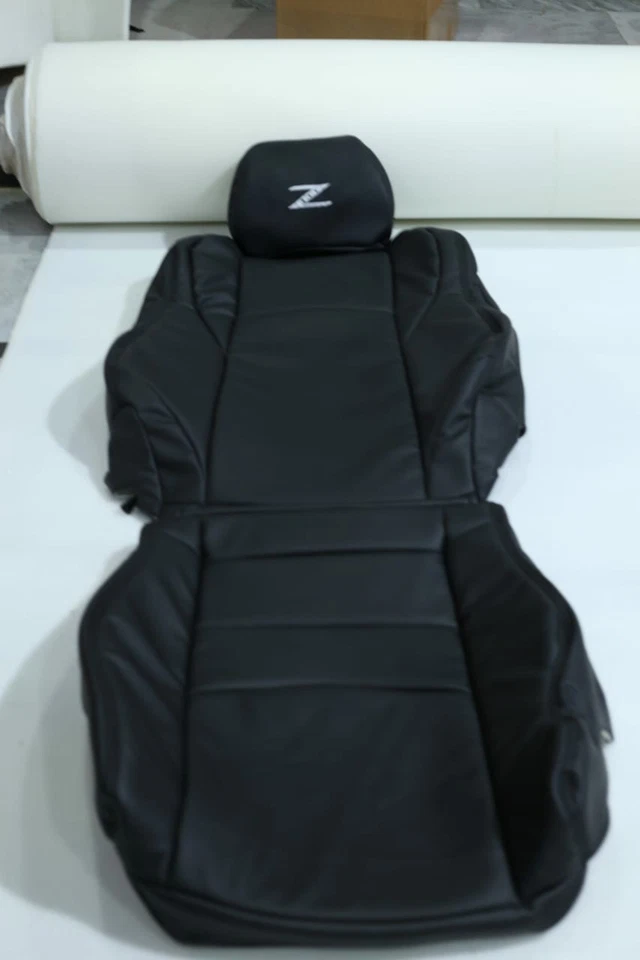 FUNDAS DE ASIENTO DEPORTIVAS NEGRAS DE CUERO SINTÉTICO NISSAN 350Z 2003-2008 Foto 2 de 4