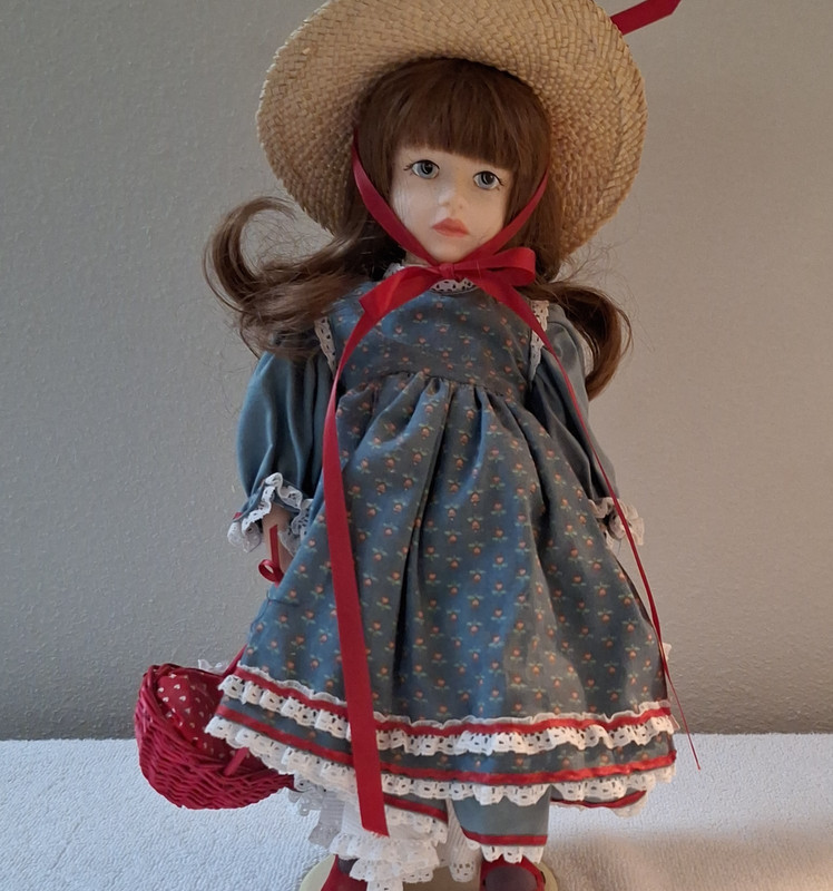 "Anne of Green Gables" by Robin Woods-1986 - 14" Vinyl Doll with tag