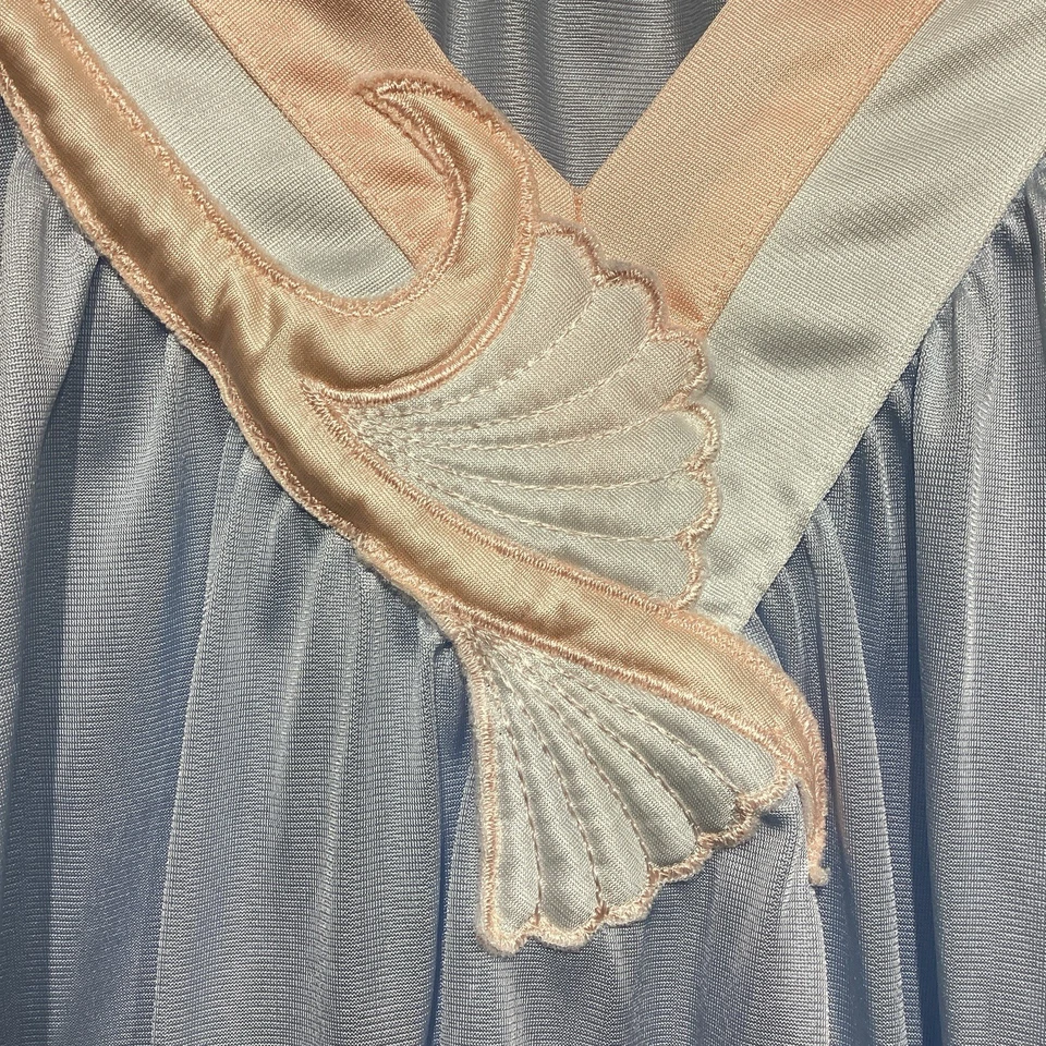 Vintage Vanity Fair Blue Nightie Gown Made in USA 100% Nylon Size Medium 46"Bust - Image 3 of 4