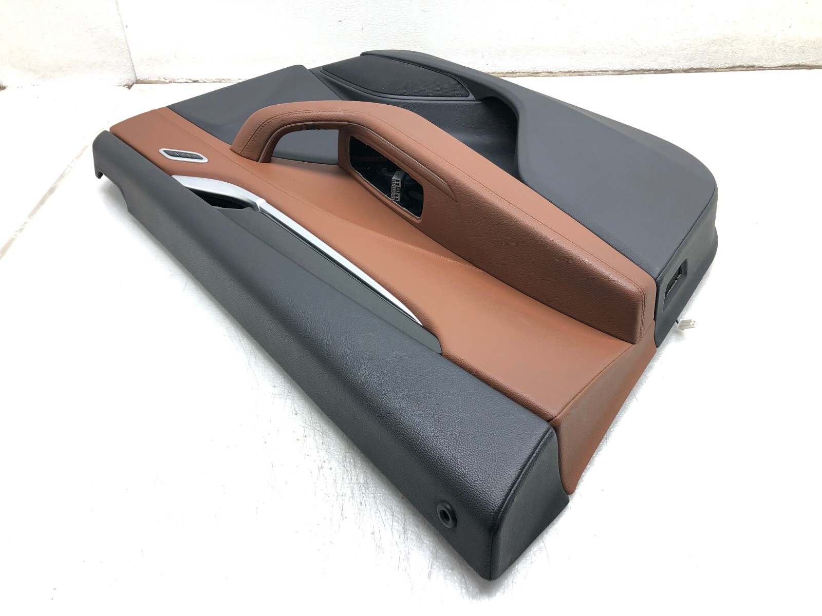 2017-2020 MASERATI LEVANTE LEFT DRIVER FRONT INTERIOR DOOR PANEL OEM CUOIO BROWN