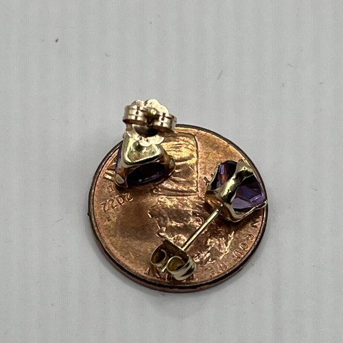 14K YELLOW GOLD AMETHYST STUD EARRINGS 0.79grams. O - Picture 5 of 6