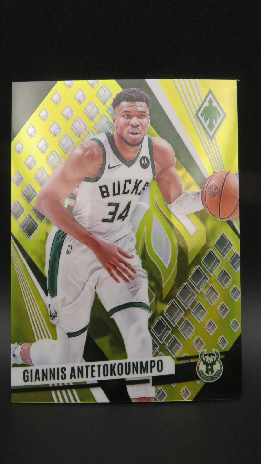 2023-24 Panini Phoenix Basketball Giannis Antetokounmpo Yellow /49 Bucks #176