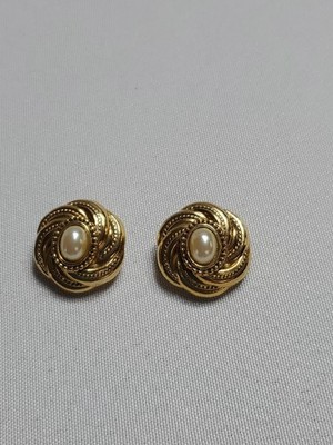 Loree Earrings Clip On Gold Tone Ovel Faux Pearls Cabachon Swirls Vintage