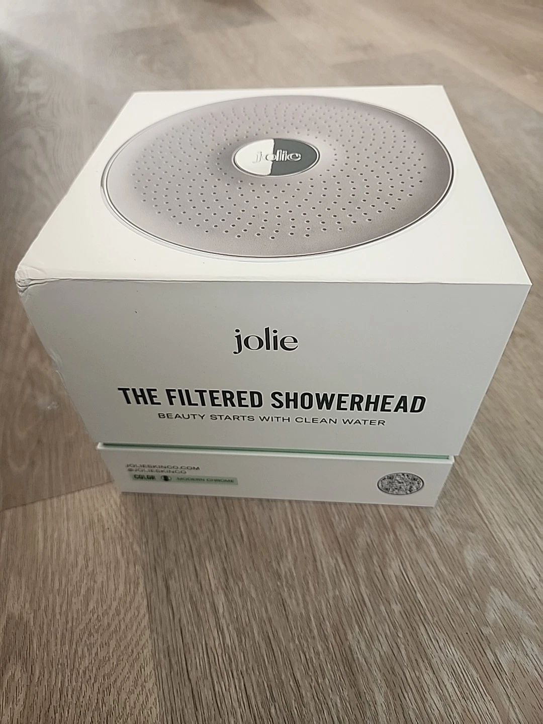 Jolie shower head