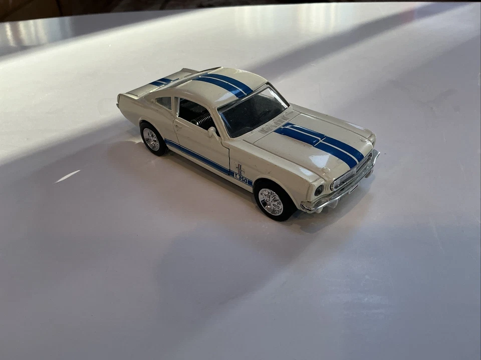 1966 Shelby Gt350 Ford Mustang Die Cast Car 1:32  - Image 2 of 3