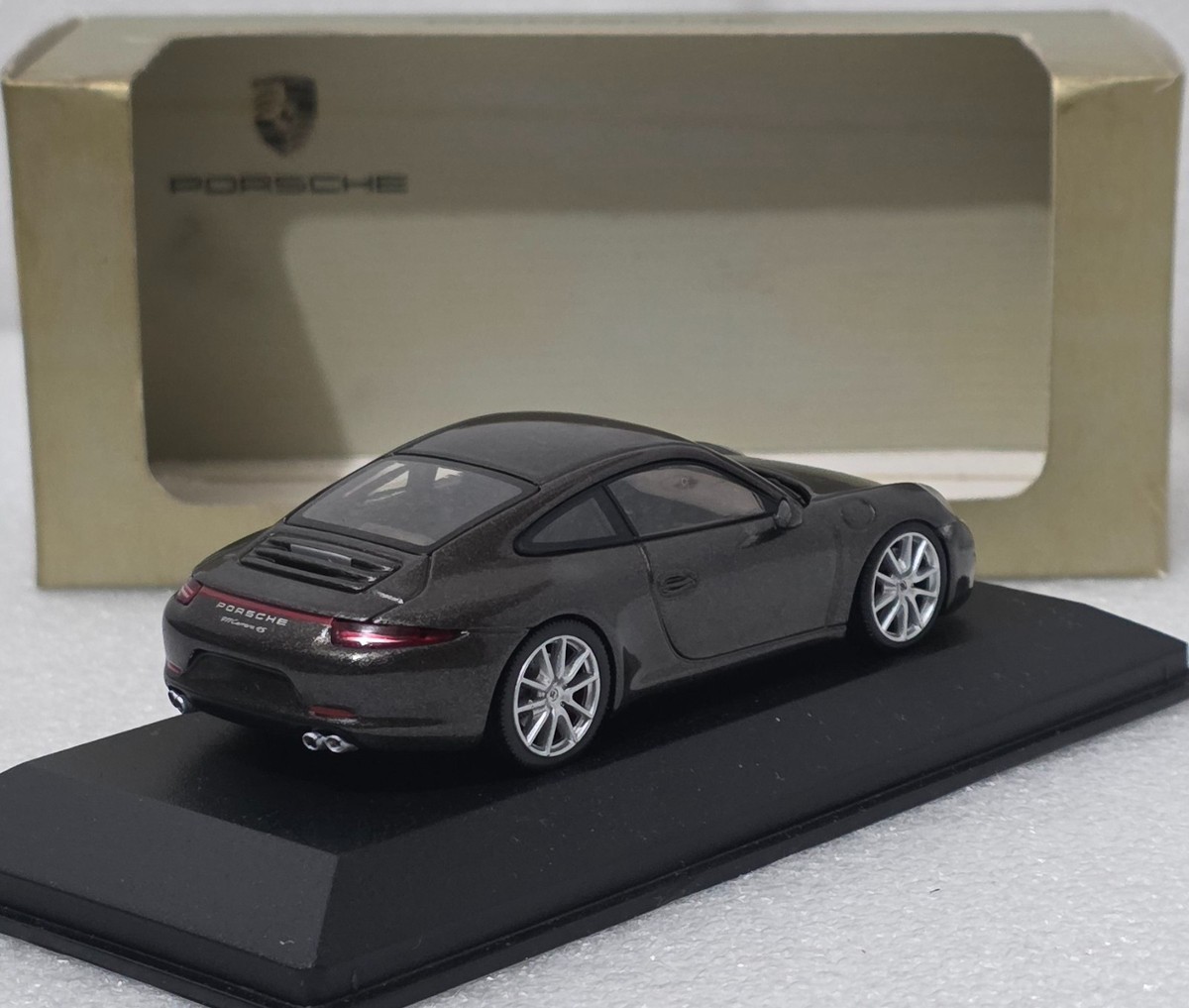 Porsche 911 Carrera ペーパーウェイト1/43 Porsche 911 991 Carrera 4S Coupe 2012 Brown 1:43 Minichamps WAP