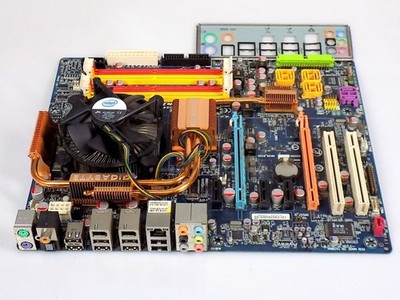Motherboard CPU Retro Bundle: Gigabyte GA-EP35-DS4 Intel Core 2 Quad Q9300 Bezel