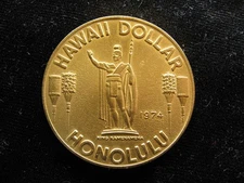 Large souvenir token coin Hawaii dollar Honolulu 1974 Chamber of Commerce (361)