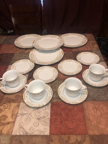 Antique Fine China Signature Collection - Coronet 117 - 16 Piece Dinner Set - Picture 1 of 8