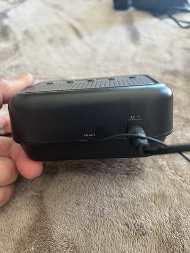 GPX AM/FM Radio Alarm Clock C208B, Working - Picture 4 of 7