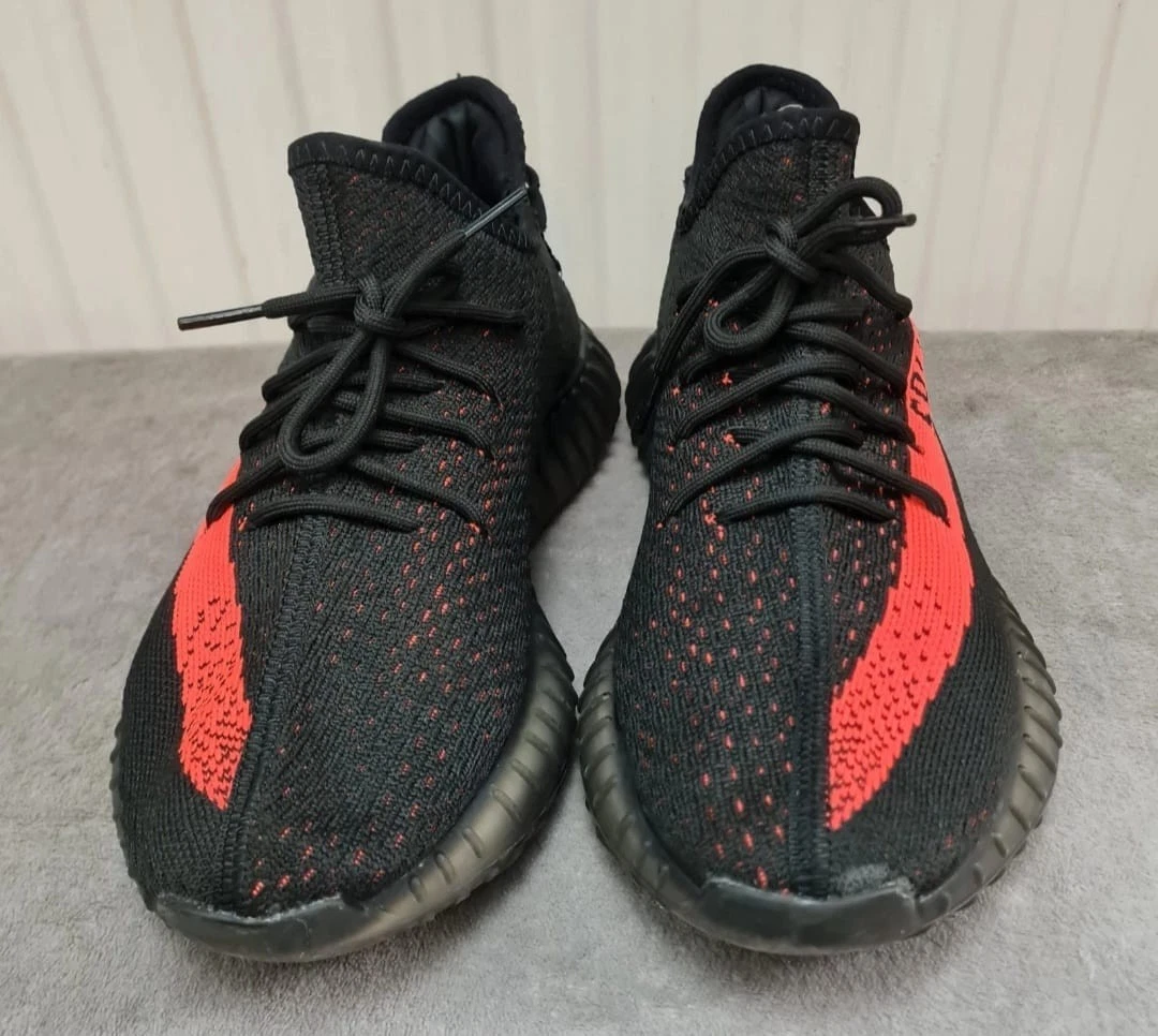 Scarpe da ginnastica Adidas Yeezy 350 V2 nere e arancioni taglia UK 10 EU 44