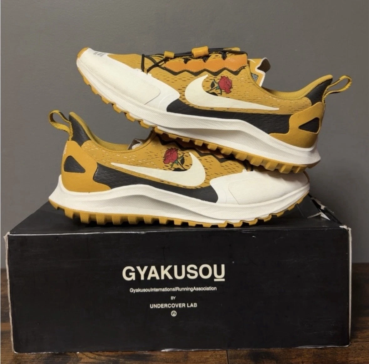 Preços baixos em Nike Gyakusou x Air Zoom Pegasus 36 Trail Yellow