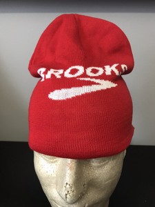 brooks running beanie