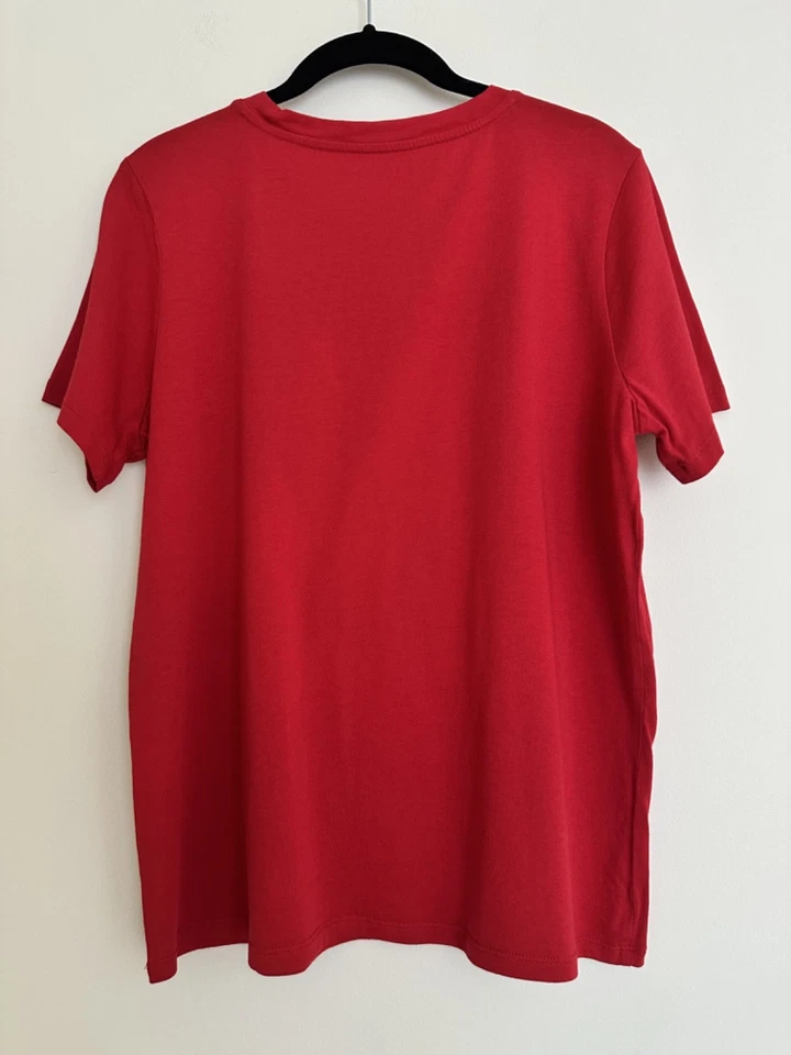 Blusa roja para mujer Michael Kors Top con logo y tachuelas en tono dorado Talla grande Foto 3 de 4