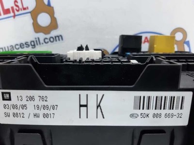 13206762 72856 fuse box Opel Astra GTC Cosmo 2004 1016068