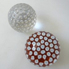 Zwei Vintage Kunst Glas Runde Briefbeschwerer, Murano Millefiori & Kristall Golfball