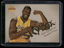 2004 Fleer Skybox Shaquille O’Neal - 42 - Autographics Los Angeles Lakers HOF