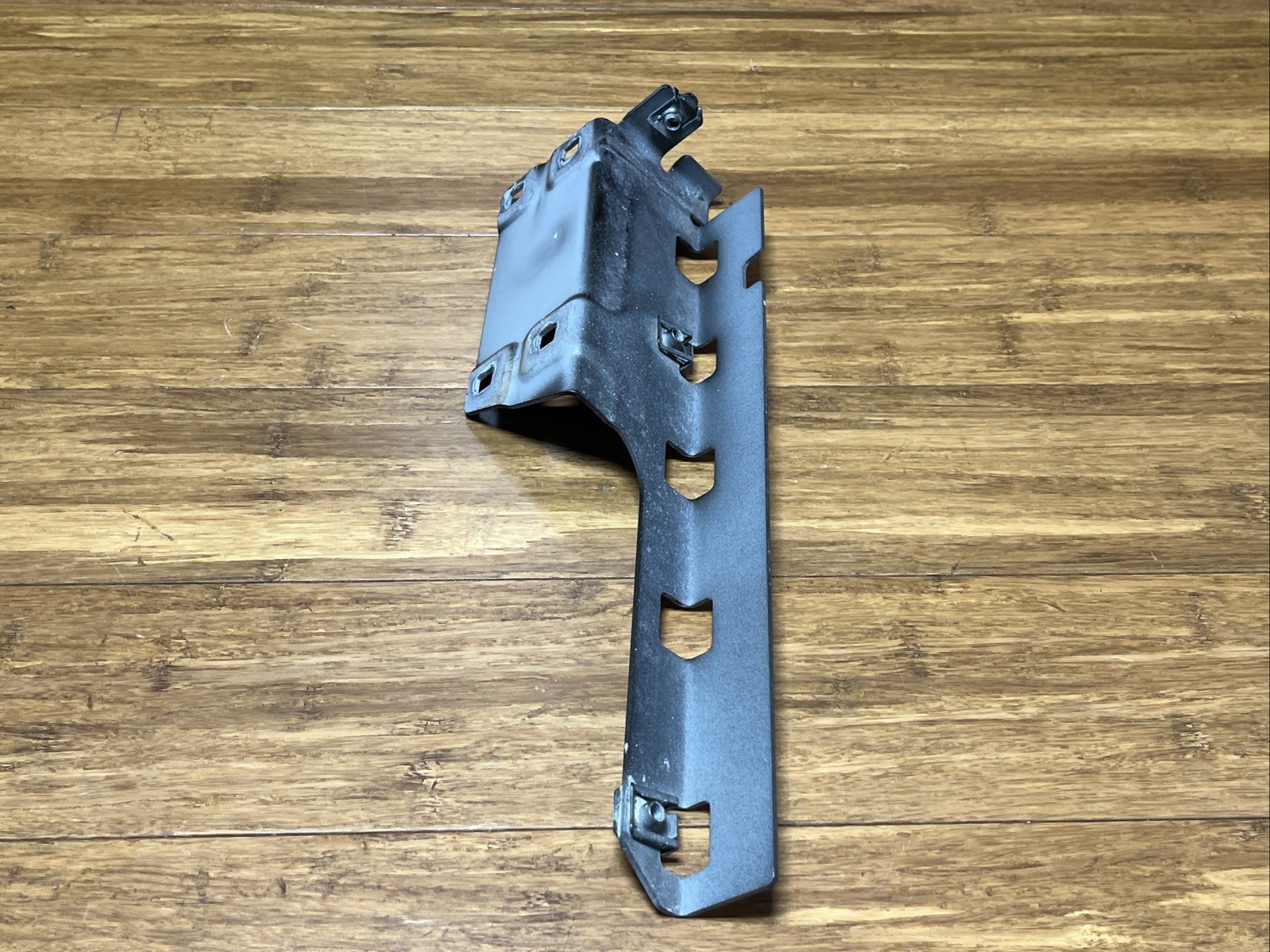 Rolls-Royce Dawn 2017-2023 Front Left Fender support P/N 7318297