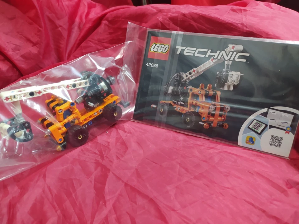 LEGO Technic 42088 Cherry Picker, foto 1 di 5