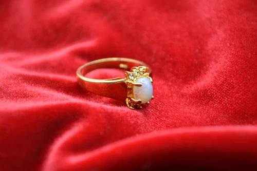 Vintage costume jewelry Gold tone ring with Stone