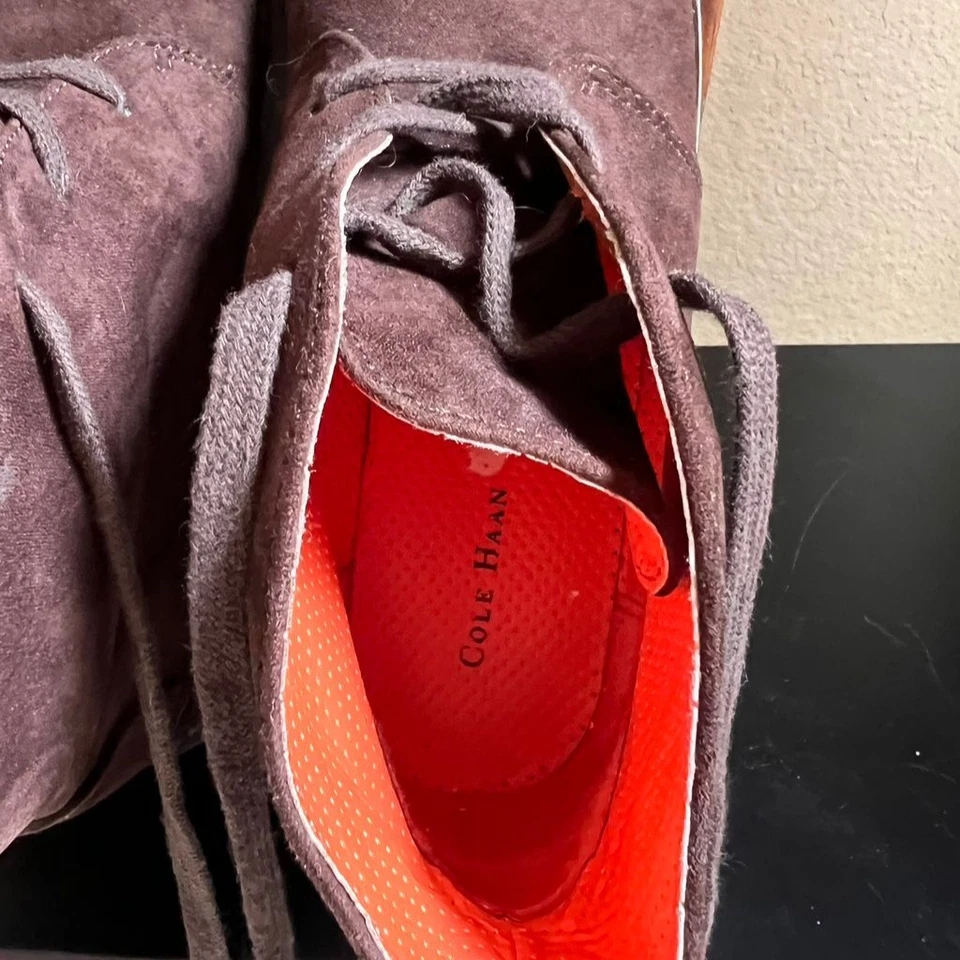 Botines de gamuza Carlton Chukka marrón oscuro talla 6 con cordones Cole Haan para niños Foto 3 de 3