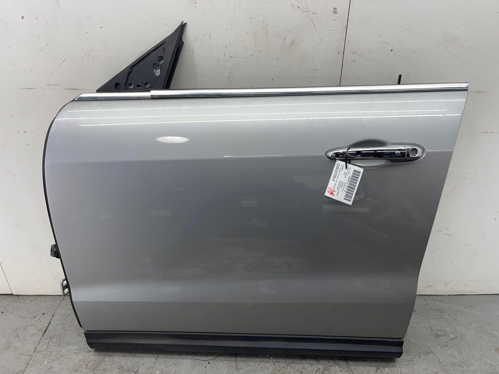 2017-2022 MASERATI LEVANTE FRONT LEFT DOOR GRIGIO METTALLIC (817) OEM 2018 2019