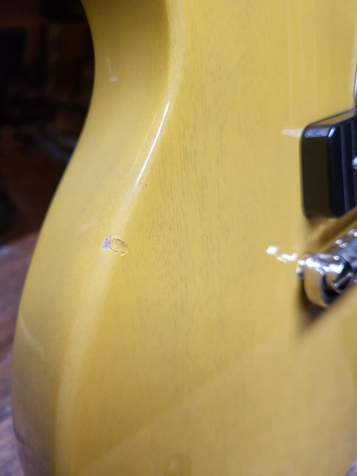 Very Good Condition 2019 Gibson Les Paul Special - TV Yellow with case - Image 4 of 4