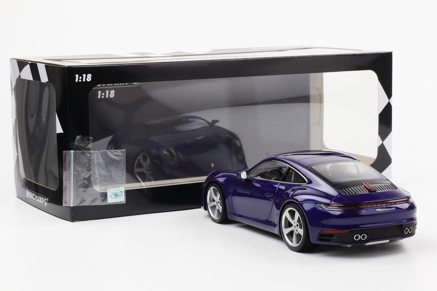 1:18 Minichamps Porsche 911 992 Carrera 4S 2019 Enzianblau-Metallic Film Bad