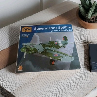 Smart Fox IWM 248 Piece Construction Model 87140 - Supermarine Spitfire