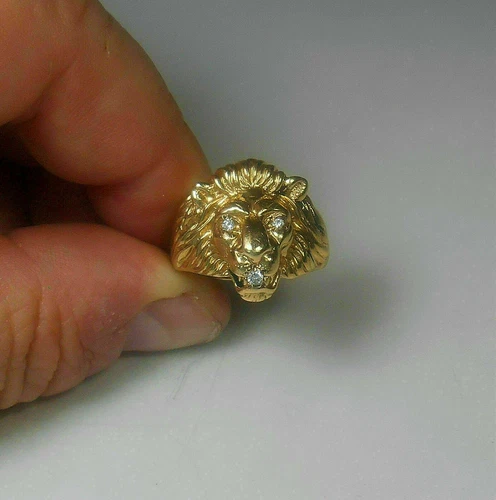 1.0 Ct Round Cut Simulated Diamond Three Stone Lion Head Ring Yellow Gold Plated