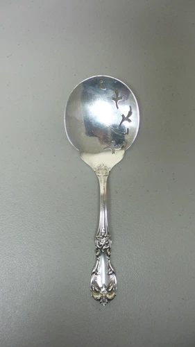 VINTAGE REED & BARTON "BURGUNDY" STERLING SILVER TOMATO SERVER, c. 1946