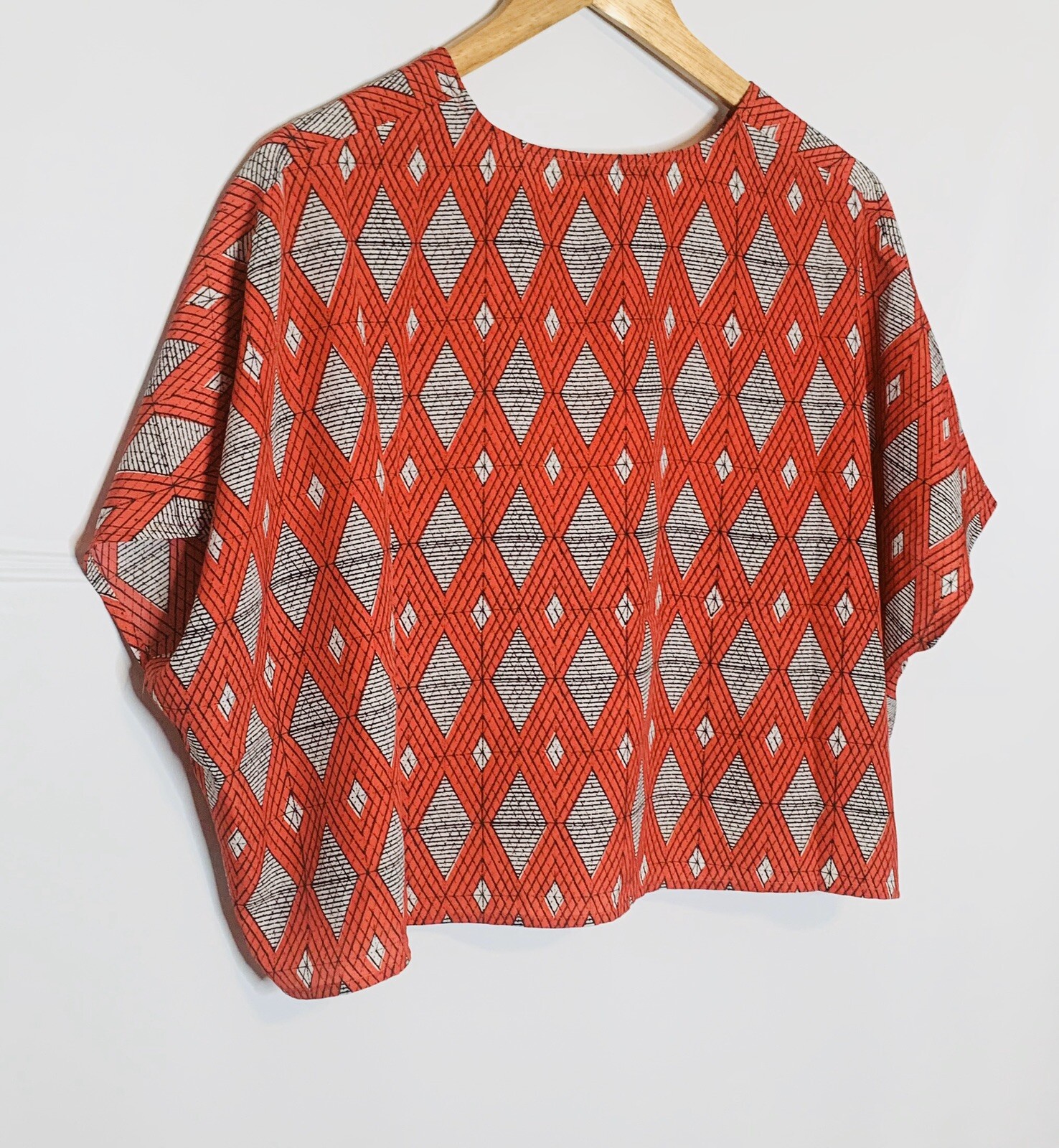 Collective Concepts Stitch Fix Crop Top Size Small Diamond Geometric Print Red