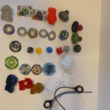 Hasbro Beyblade And Launcher Lot Tomy 32 Piece 2010 1017
